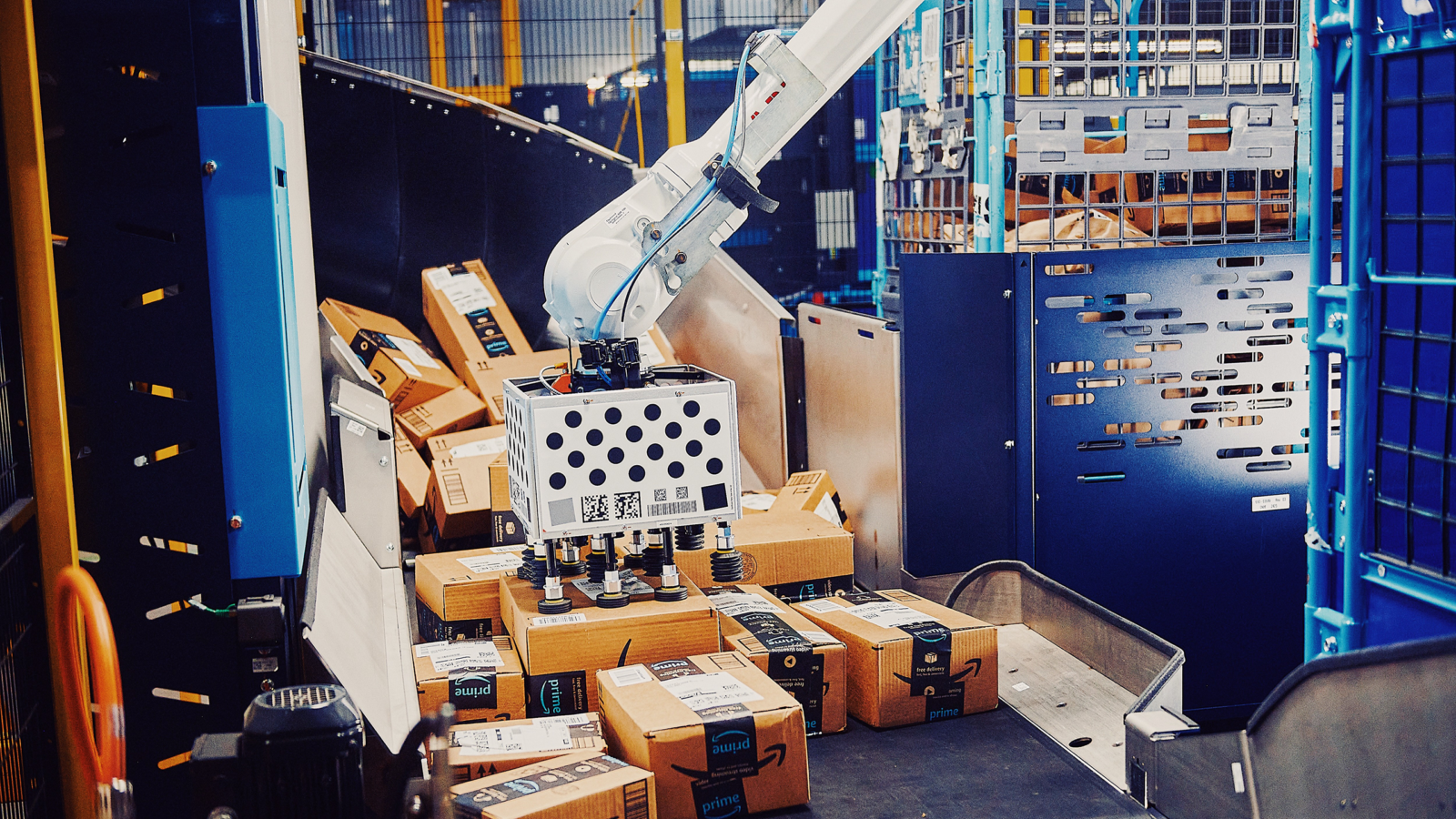 Amazon is Doubling Down on Robots Everywhere it Can